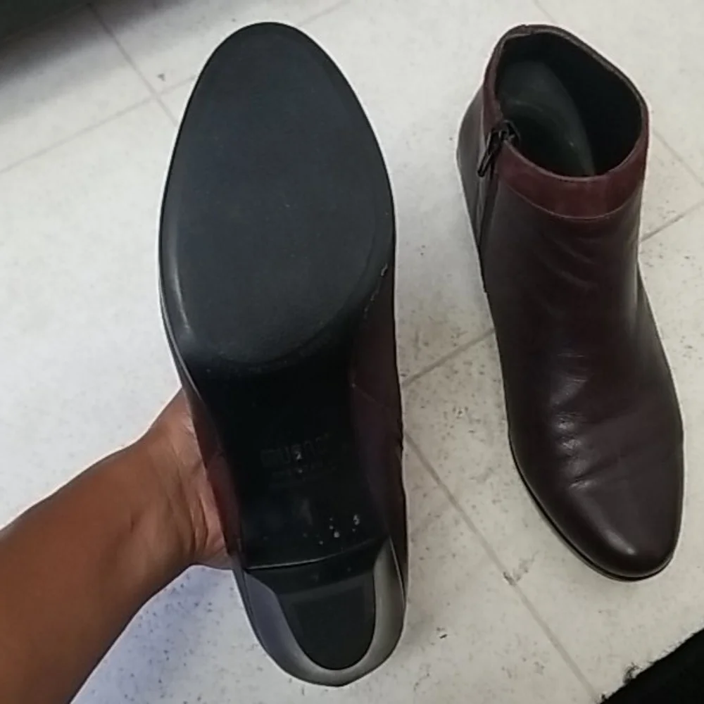 MUNRO burgundy ankle booties leather hope Size 8